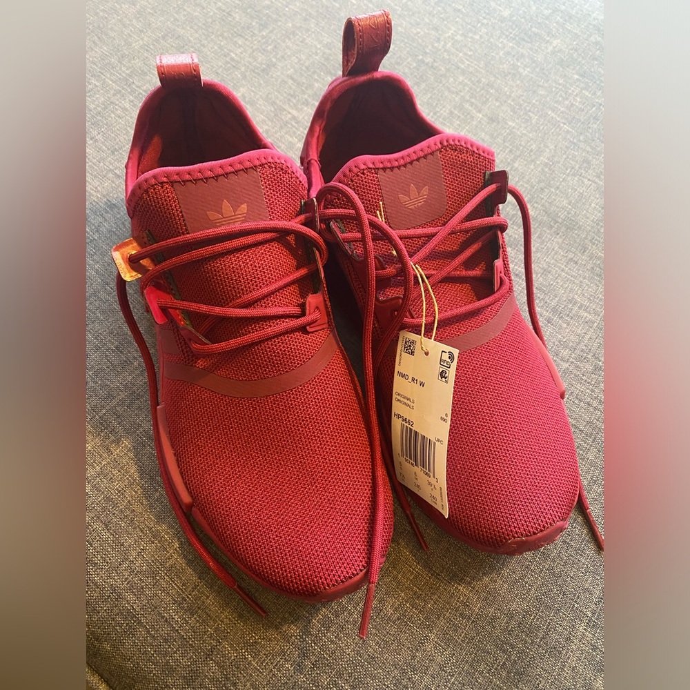 Adidas Originals NMD R1 in 7.5W/6Y (NEW)